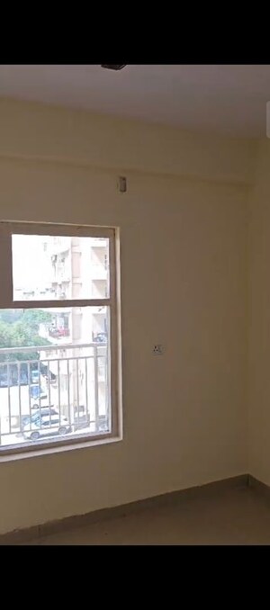 Room in 2 BHK Apartment at Adore Happy Homes Grand, Sector 85 – for Sale