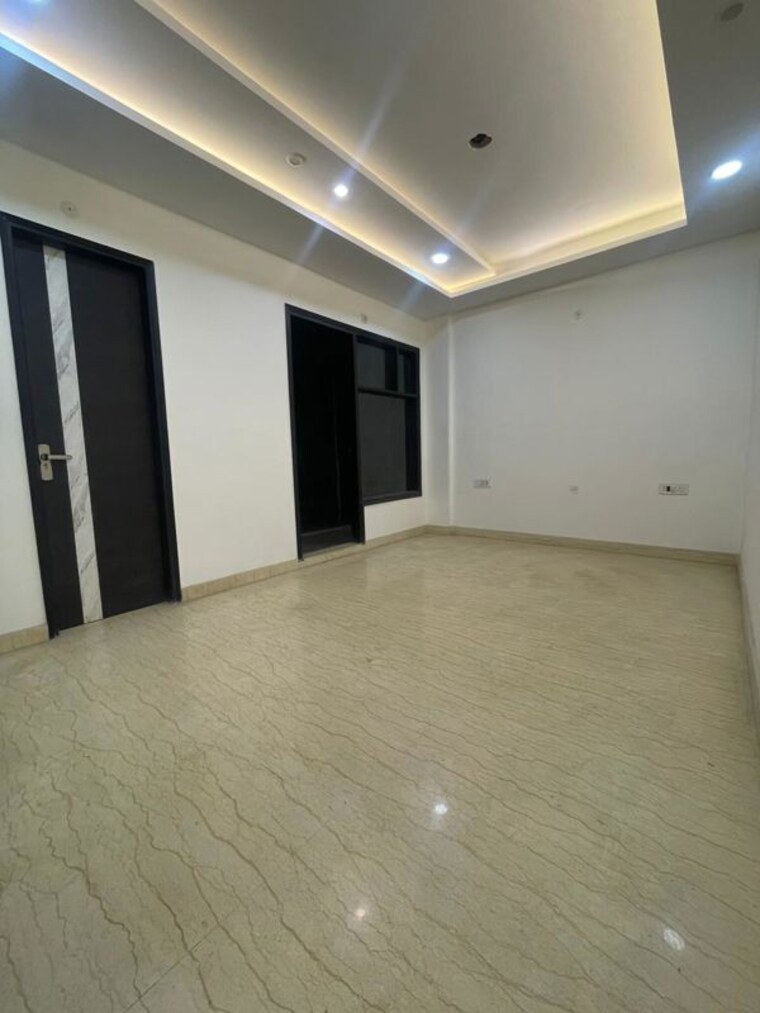 Room, model town 3 Bedroom 200 Sq.Yd. Builder Floor In Model Town Delhi 10363661