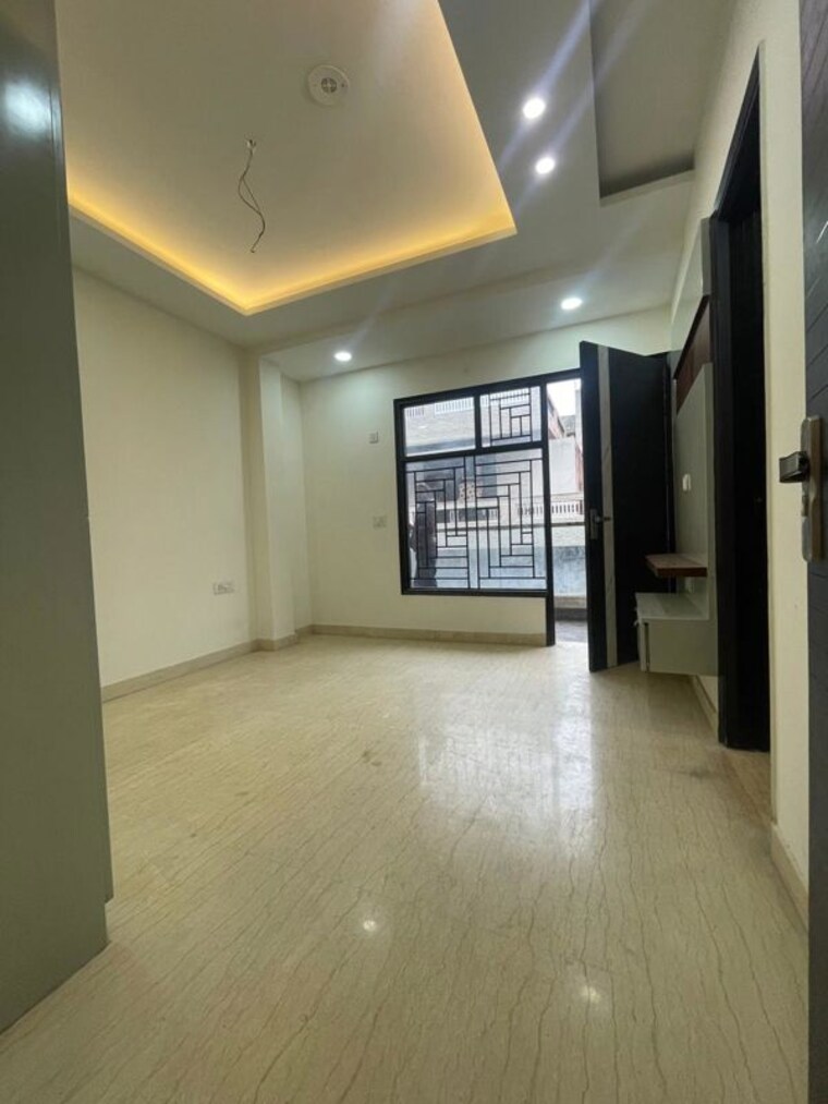 Room, model town 3 Bedroom 200 Sq.Yd. Builder Floor In Model Town Delhi 10363661