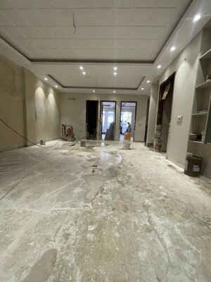 Parking in 3 BHK Builder Floor at Shakti Nagar – for Sale