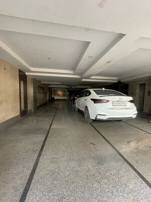 Parking in 3 BHK Builder Floor at Shakti Nagar – for Sale