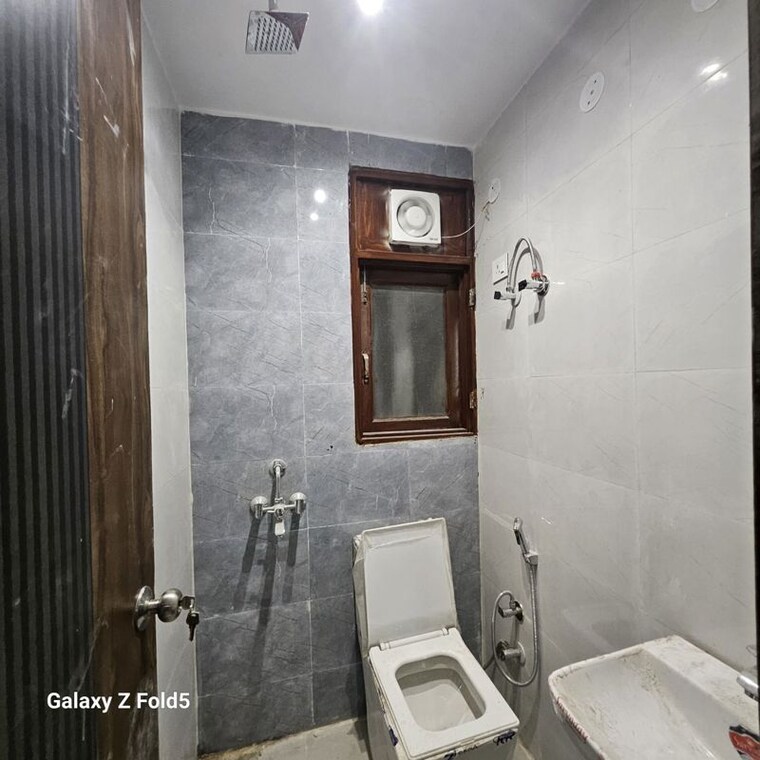 Bathroom, neb sarai 1 Bedroom 450 Sq.Ft. Builder Floor In Neb Sarai Delhi 10363671