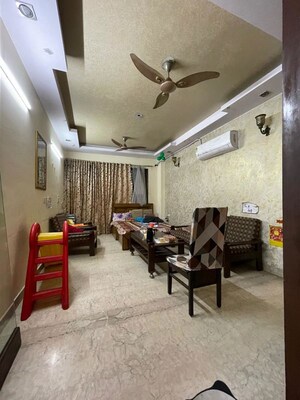 Parking in 3 BHK Builder Floor at Shakti Nagar – for Sale