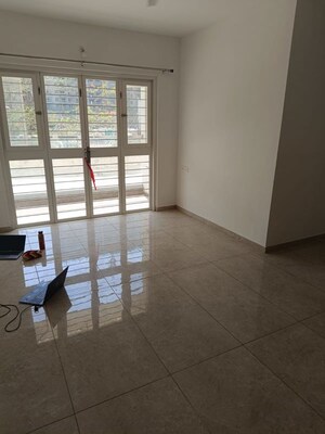 Room in 3 BHK Apartment at Godrej Green Vistas, Mahalunge – for Rent