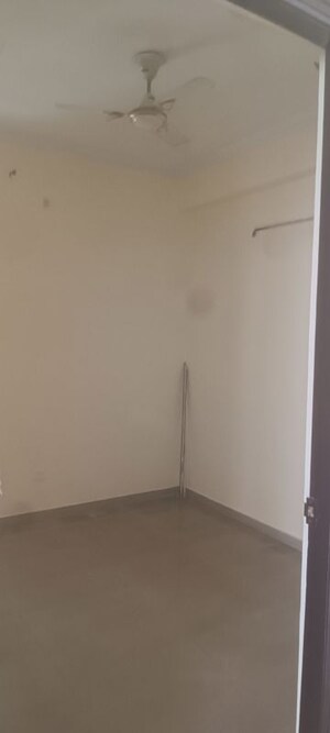 Room in 2.5 BHK Apartment at KW Srishti Phase II, Raj Nagar Extension – for Rent