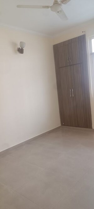 Room in 2.5 BHK Apartment at KW Srishti Phase II, Raj Nagar Extension – for Rent