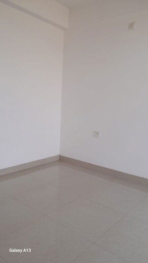Room in 2 BHK Apartment at Pareena Om Apartments, Sector 112 – for Rent