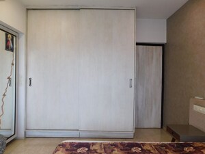 Room in 3 BHK Apartment at Godrej Platinum Mumbai, Vikhroli East – for Rent