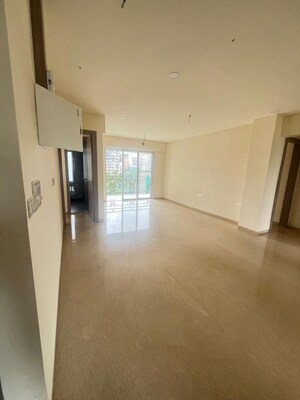 Room in 4 BHK Apartment at Diamond Garden, Chembur – for Rent