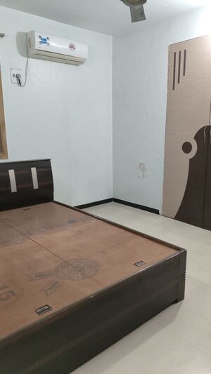 Room in 1 BHK Apartment at Gautam Darshan CHS, Charai – for Rent