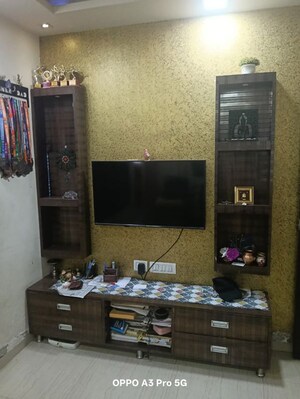 Room in 2 BHK Apartment at Raunak Unnathi Woods Phase 4 And 5, Ghodbunder Road – for Rent