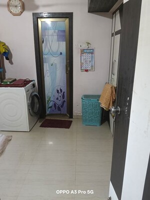 Room in 2 BHK Apartment at Raunak Unnathi Woods Phase 4 And 5, Ghodbunder Road – for Rent