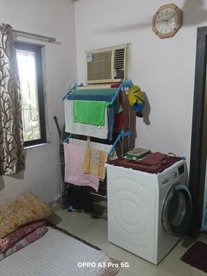 Room in 2 BHK Apartment at Raunak Unnathi Woods Phase 4 And 5, Ghodbunder Road – for Rent