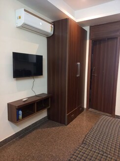 1 Rk+ Pooja Room Builder Floor For Rent in Sector 21