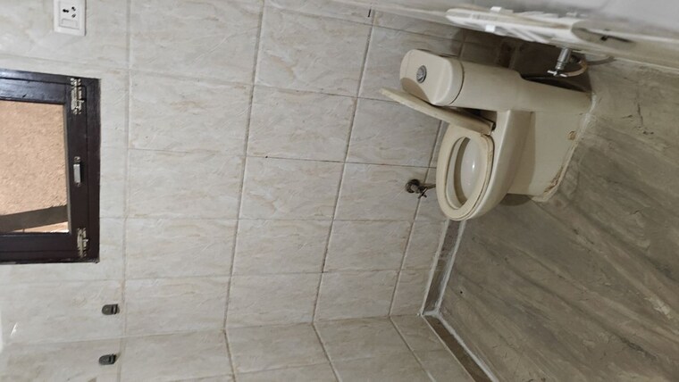 Bathroom, jawahar nagar 3 Bedroom 1000 Sq.Ft. Builder Floor In Jawahar Nagar Delhi 10363818