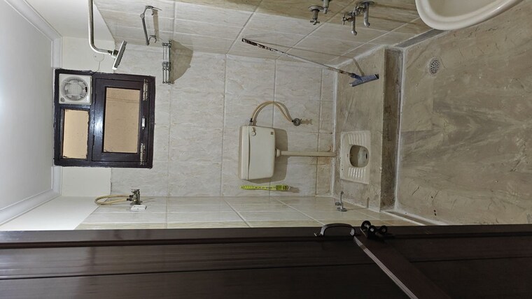 Bathroom, jawahar nagar 3 Bedroom 1000 Sq.Ft. Builder Floor In Jawahar Nagar Delhi 10363818