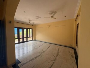 Room in 3 BHK Builder Floor at South City 1 – for Rent