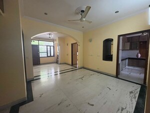 Room in 3 BHK Builder Floor at South City 1 – for Rent