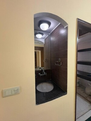Furnished Amenities in 3 BHK Builder Floor at South City 1 – for Rent