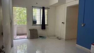 Room in 2 BHK Apartment at Kamgar Putala Vasahat – for Rent