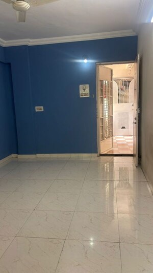 Room in 2 BHK Apartment at Kamgar Putala Vasahat – for Rent