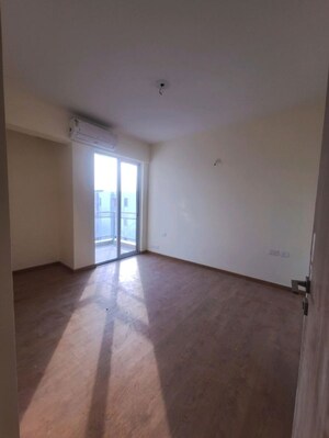 Room in 3 BHK Apartment at Godrej Golf Links Evoke, Sector 27 Yamuna Expressway – for Rent