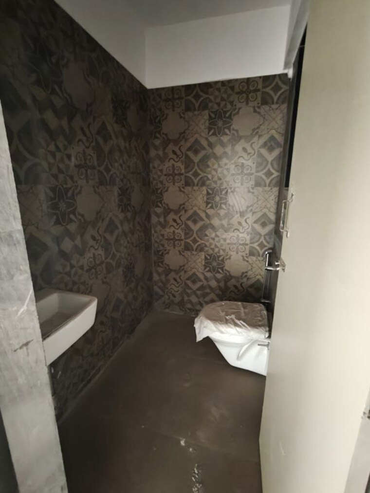 Bathroom, alliance-fortuna-blue 1 Bedroom 557 Sq.Ft. Apartment In Lower Parel Mumbai 10363883