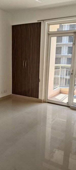 Room in 2 BHK Apartment at Logix Blossom Zest, Sector 143 – for Rent