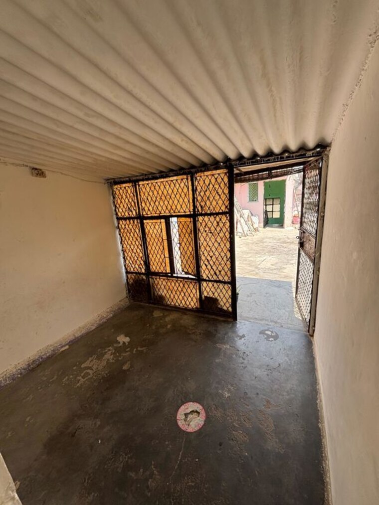 Room, garhi 1 RK 200 Sq.Ft. Builder Floor In Garhi Delhi 10363892