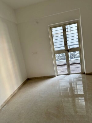 Room in 3 BHK Apartment at Godrej Green Vistas, Mahalunge – for Rent