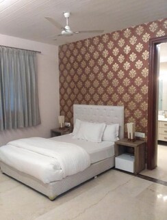 3 BHK + Servant Room Builder Floor For Rent in Green Park Extension
