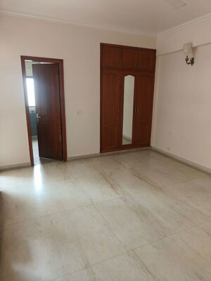 Room in 4 BHK Apartment at Sheeba Apartment, Sector 28 – for Rent