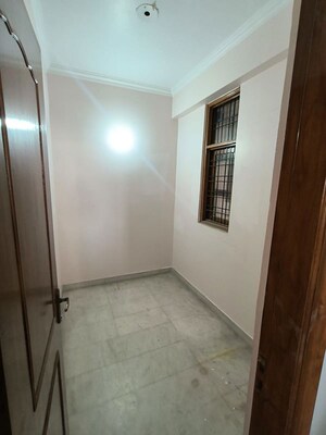 Room in 4 BHK Apartment at Sheeba Apartment, Sector 28 – for Rent