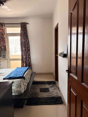 Bedroom in 3 BHK Apartment at Hamlin Apartment, Sector 43 – for Rent