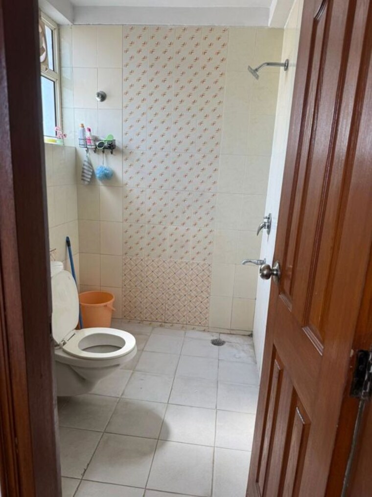 Bathroom, hamlin-apartment 3 Bedroom 1750 Sq.Ft. Apartment In Sector 43 Gurgaon 10364005