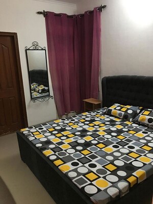 Bedroom in 3 BHK Apartment at Hamlin Apartment, Sector 43 – for Rent