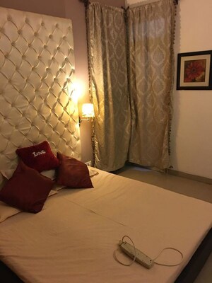 Bedroom in 3 BHK Apartment at Hamlin Apartment, Sector 43 – for Rent
