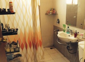 Team Area in 3 BHK Apartment at Hamlin Apartment, Sector 43 – for Rent