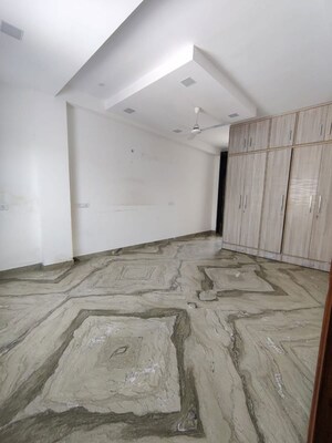Room in 2 BHK Builder Floor at South City 1 – for Rent
