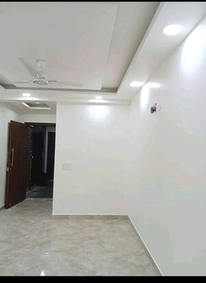 Room in 3 BHK Apartment at Chattarpur – for Rent