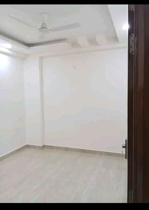 Room in 3 BHK Apartment at Chattarpur – for Rent