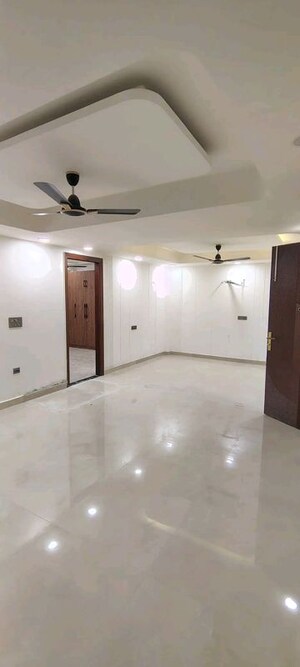 Room in 3 BHK Apartment at Chattarpur – for Rent