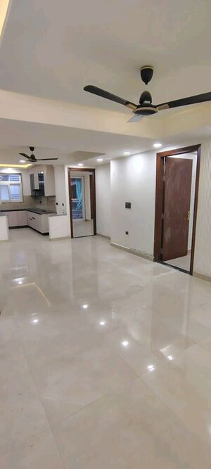 Room in 3 BHK Apartment at Chattarpur – for Rent