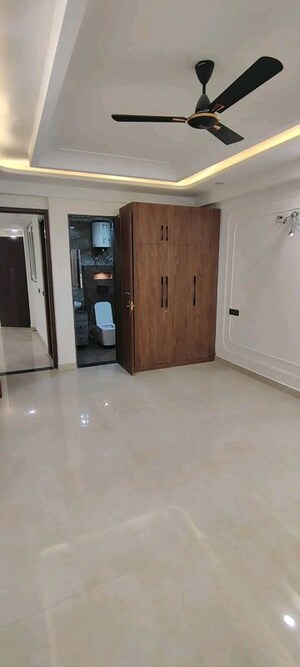 Room in 3 BHK Apartment at Chattarpur – for Rent