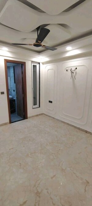 Room in 3 BHK Apartment at Chattarpur – for Rent