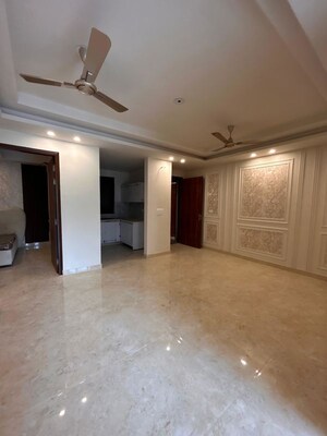 Room in 3 BHK Apartment at Chattarpur – for Rent