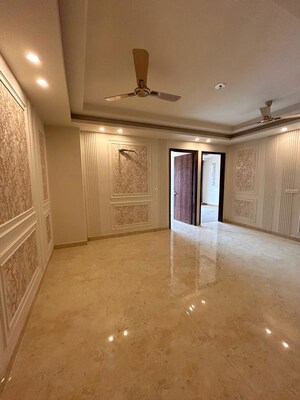 Room in 3 BHK Apartment at Chattarpur – for Rent