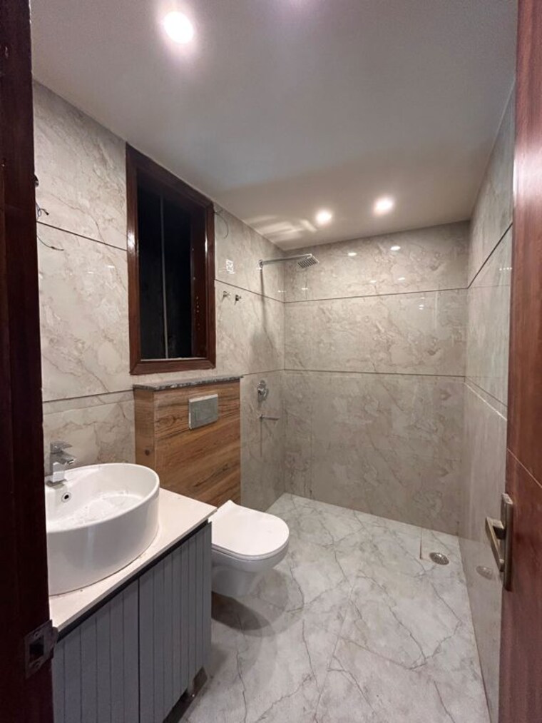 Bathroom, chattarpur 3 Bedroom 1500 Sq.Ft. Apartment In Chattarpur Delhi 10364049