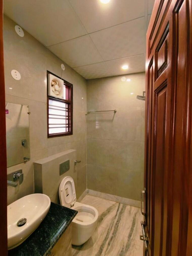 Bathroom, sector 46 2 Bedroom 1150 Sq.Ft. Builder Floor In Sector 46 Gurgaon 10364073