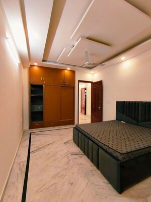 Room in 2 BHK Builder Floor at Sector 46 – for Rent